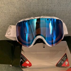 Women’s Bolle’s medium sized ski goggles  new